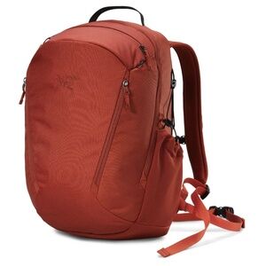 Arc'teryx Mantis 26 L Hike Pack in Sequoia (unisex)